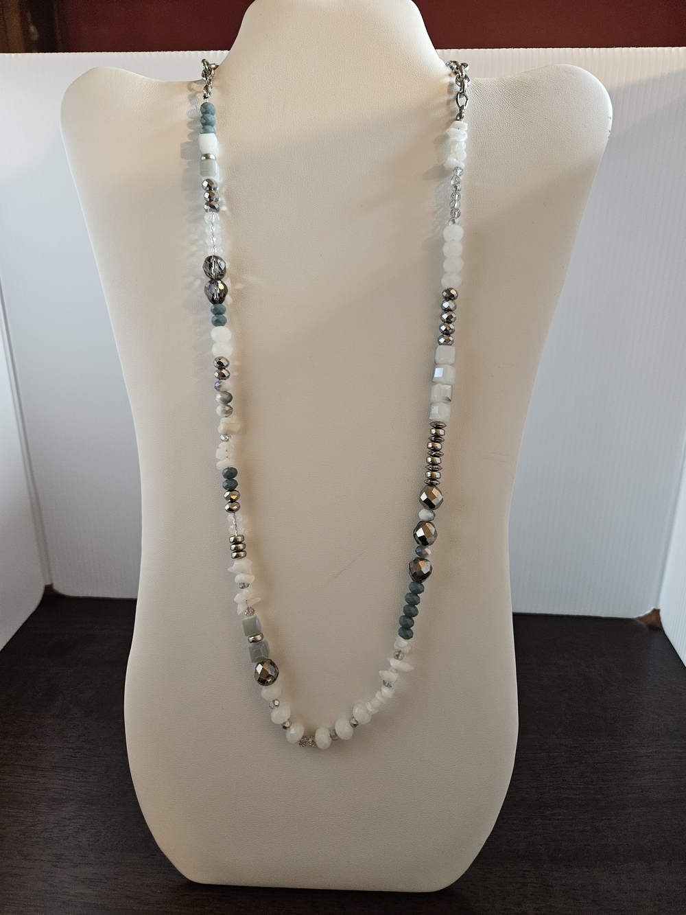 Vintage Chico's Elegant White and Gray Faceted Glass Beaded Women's Necklace